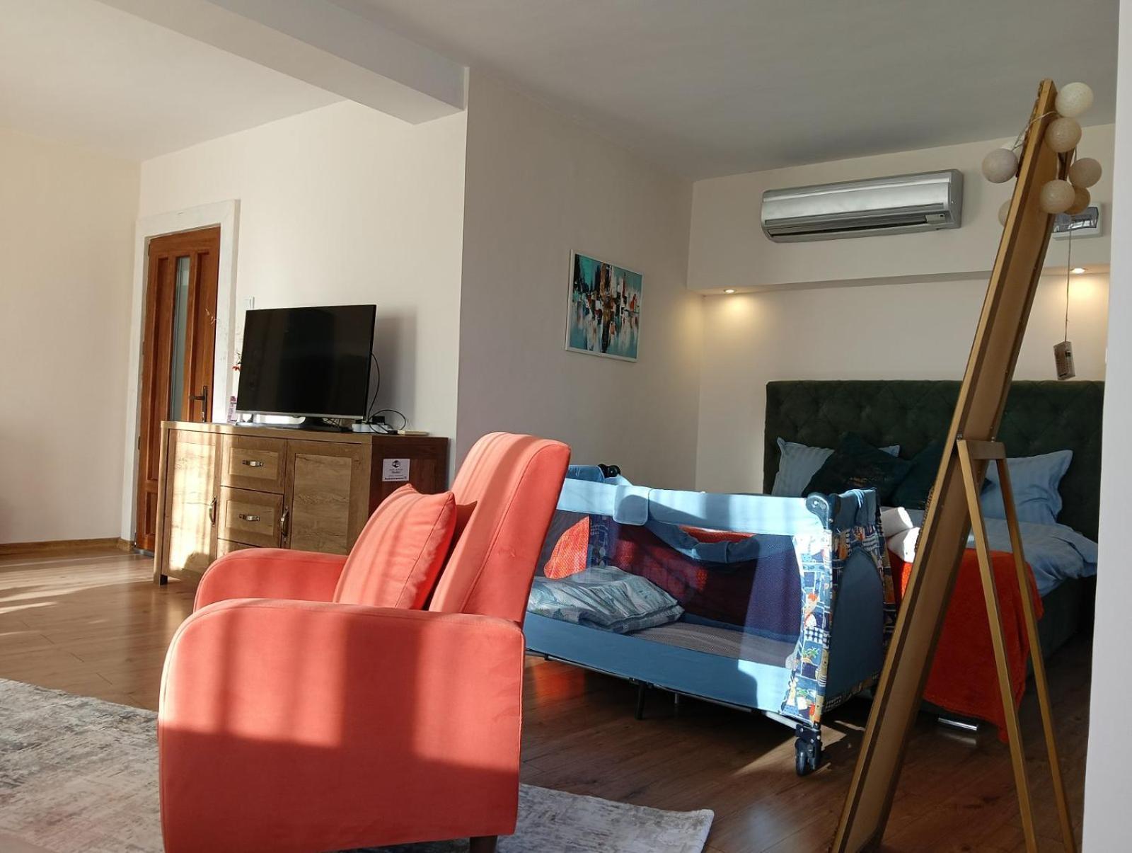 Cozy Studio With French Windows, Mrenicov Plovdiv Exterior photo